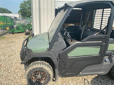 Image of John Deere XUV 835M equipment image 4