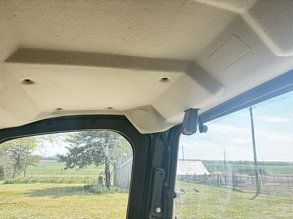 Image of John Deere XUV 835M equipment image 2