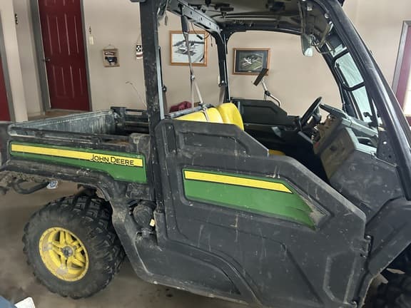 Image of John Deere XUV 835M Primary image