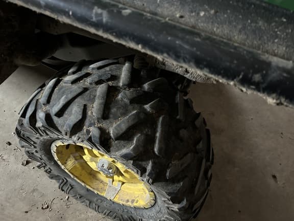 Image of John Deere XUV 835M equipment image 4