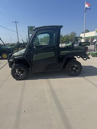 Image of John Deere XUV 835M equipment image 2