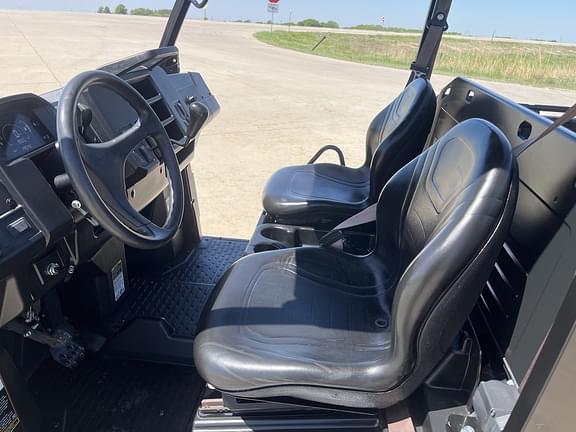 Image of John Deere XUV 835M equipment image 4
