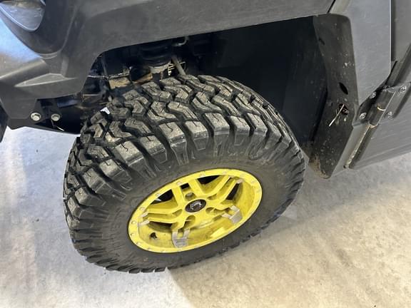 Image of John Deere XUV 835M equipment image 1