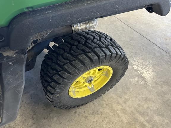 Image of John Deere XUV 835M equipment image 2
