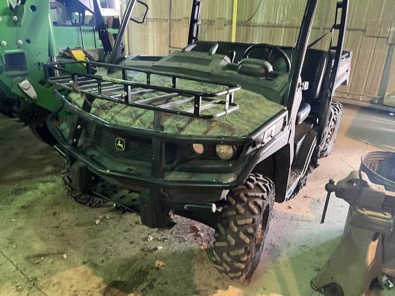 Image of John Deere XUV 835M equipment image 1