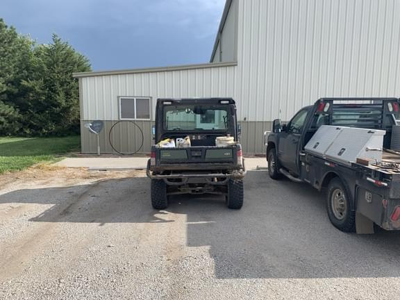 Image of John Deere XUV 835M equipment image 2