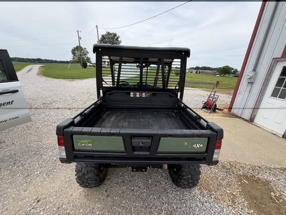 Image of John Deere XUV 835M equipment image 3