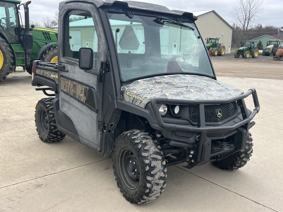 2020 John Deere XUV 835M Equipment Image0