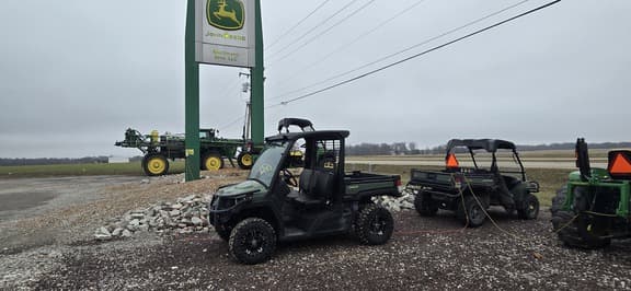 Image of John Deere XUV 835M equipment image 1