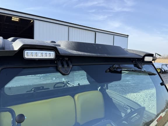 Image of John Deere XUV 835M equipment image 1