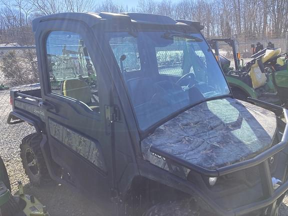 Image of John Deere XUV 835M equipment image 1