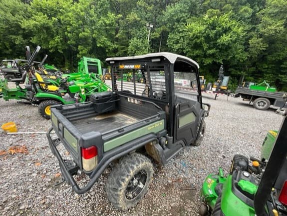 Image of John Deere XUV 835M equipment image 3