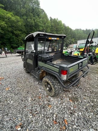 Image of John Deere XUV 835M equipment image 2