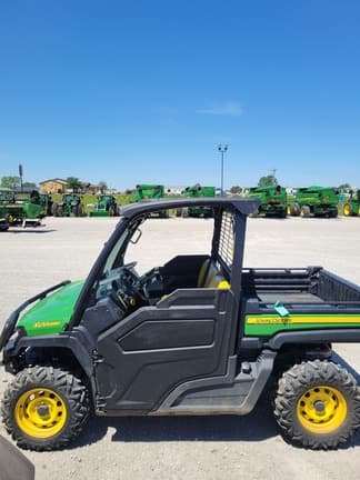 Image of John Deere XUV 835M equipment image 1