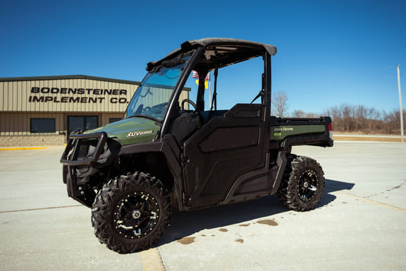 2020 John Deere XUV 835M Equipment Image0