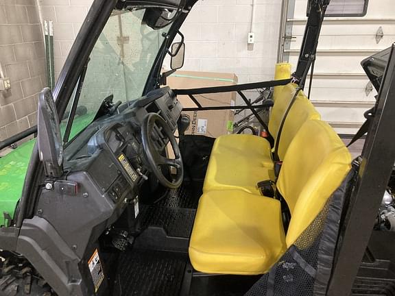 Image of John Deere XUV 835M equipment image 2