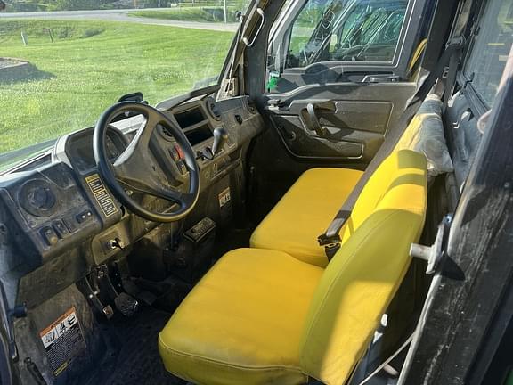 Image of John Deere XUV 835M equipment image 4