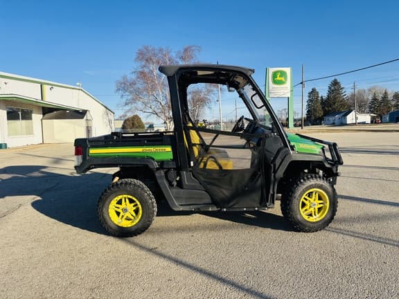 Image of John Deere XUV 835M equipment image 2