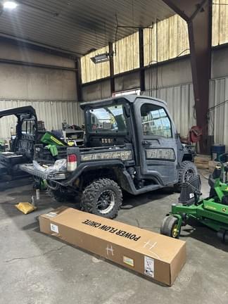 Image of John Deere XUV 835M equipment image 4