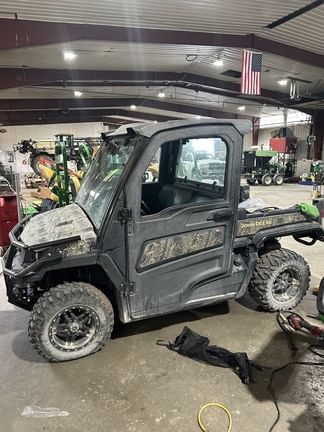 2020 John Deere XUV 835M Equipment Image0