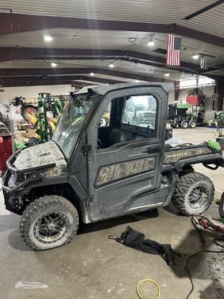 Image of John Deere XUV 835M Primary image