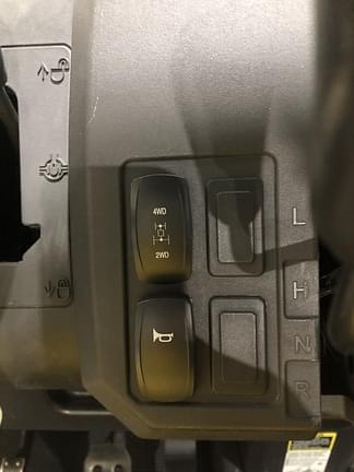 Image of John Deere XUV 835M equipment image 2