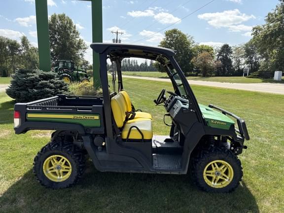 Image of John Deere XUV 835M equipment image 3