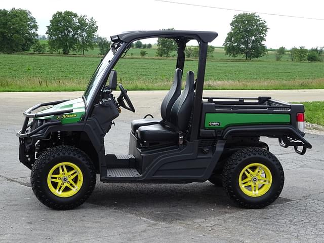 Image of John Deere XUV 835M equipment image 1