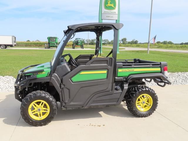 Image of John Deere XUV 835M equipment image 1