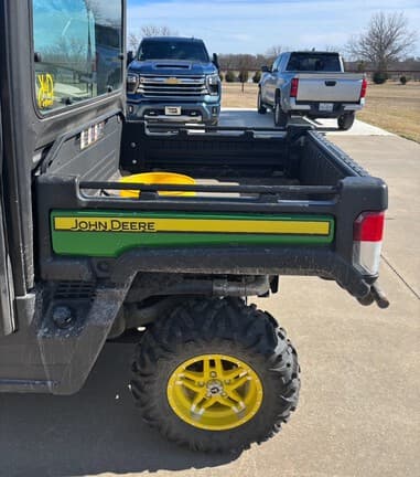 Image of John Deere XUV 835M equipment image 1