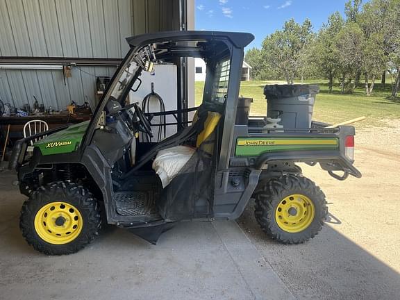 Image of John Deere XUV 835M equipment image 1