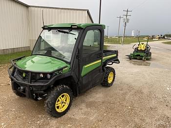 2020 John Deere XUV 835R Equipment Image0