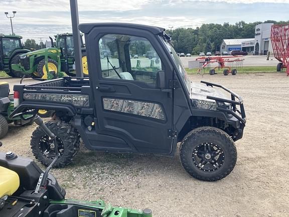 Image of John Deere XUV 835R equipment image 2