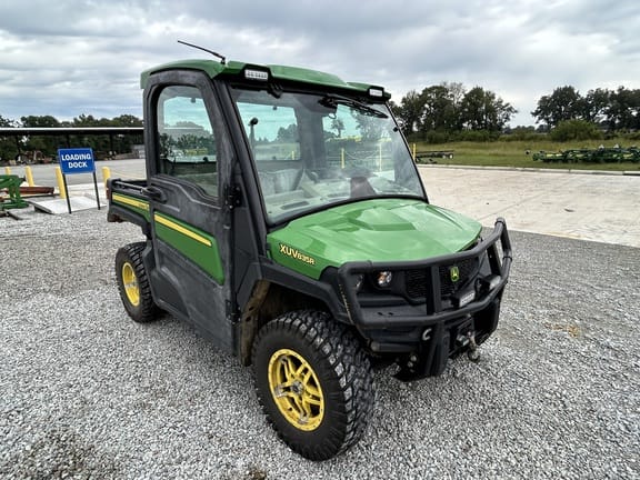 2020 John Deere XUV 835R Equipment Image0