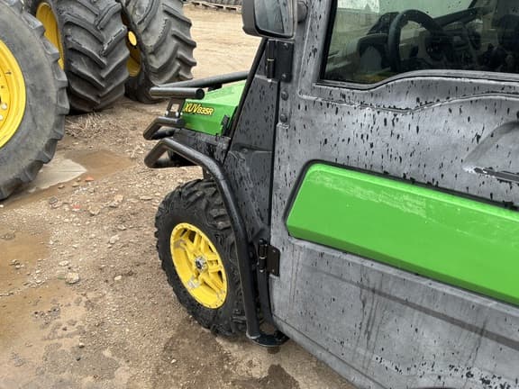 Image of John Deere XUV 835R equipment image 4