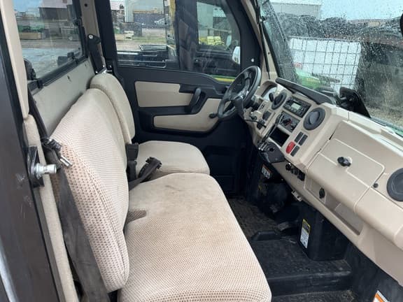 Image of John Deere XUV 835R equipment image 3