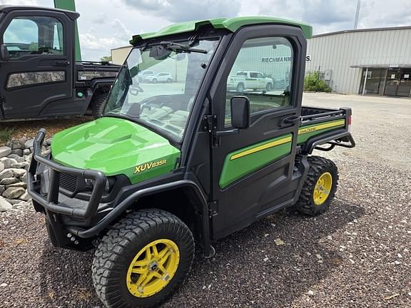 Image of John Deere XUV 835R equipment image 1