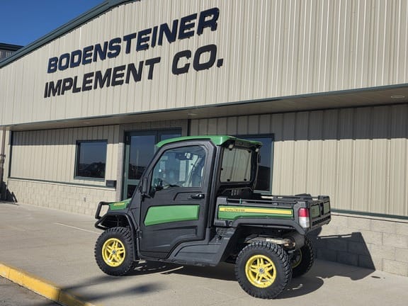 2020 John Deere XUV 835R Equipment Image0