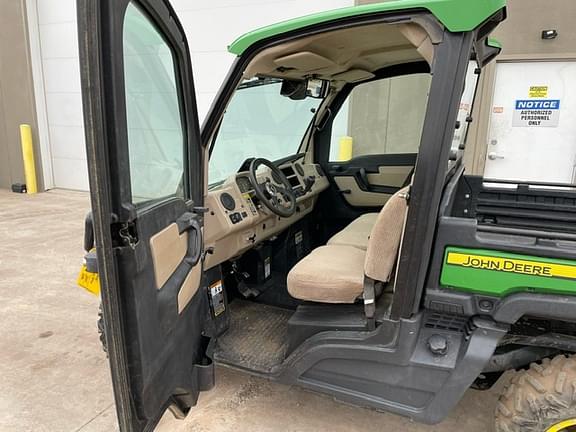 Image of John Deere XUV 835R equipment image 4