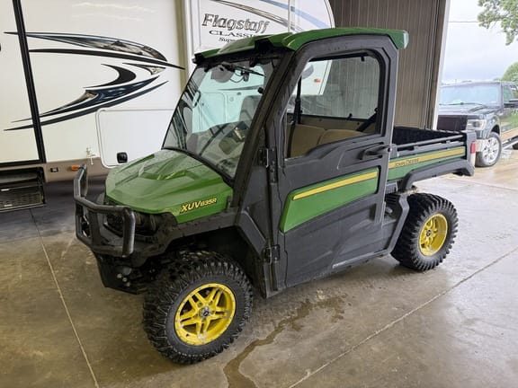2020 John Deere XUV 835R Equipment Image0
