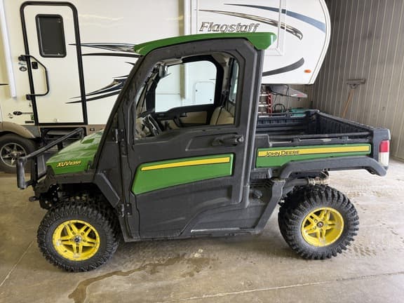 Image of John Deere XUV 835R equipment image 1