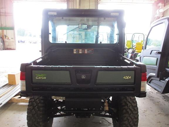 Image of John Deere XUV 835R equipment image 3