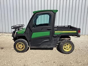 2020 John Deere XUV 835R Equipment Image0