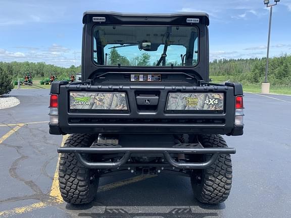 Image of John Deere XUV 835R equipment image 4