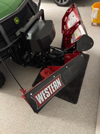 Image of John Deere XUV 835R equipment image 4