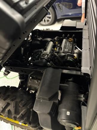 Image of John Deere XUV 835R equipment image 3