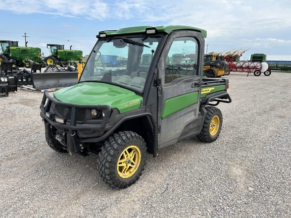 2020 John Deere XUV 835R Equipment Image0