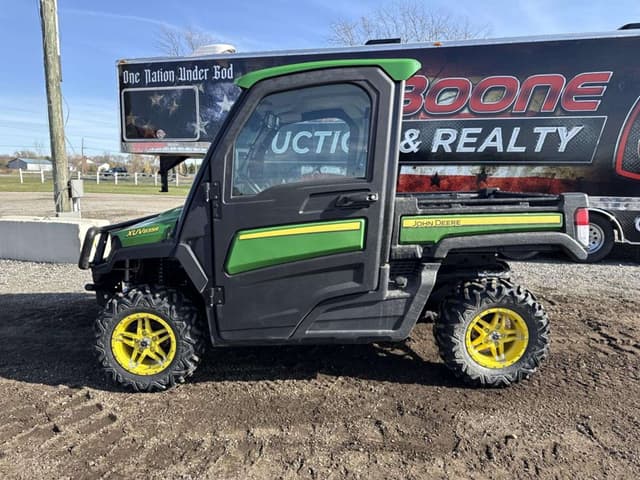 Image of John Deere XUV 835R equipment image 1