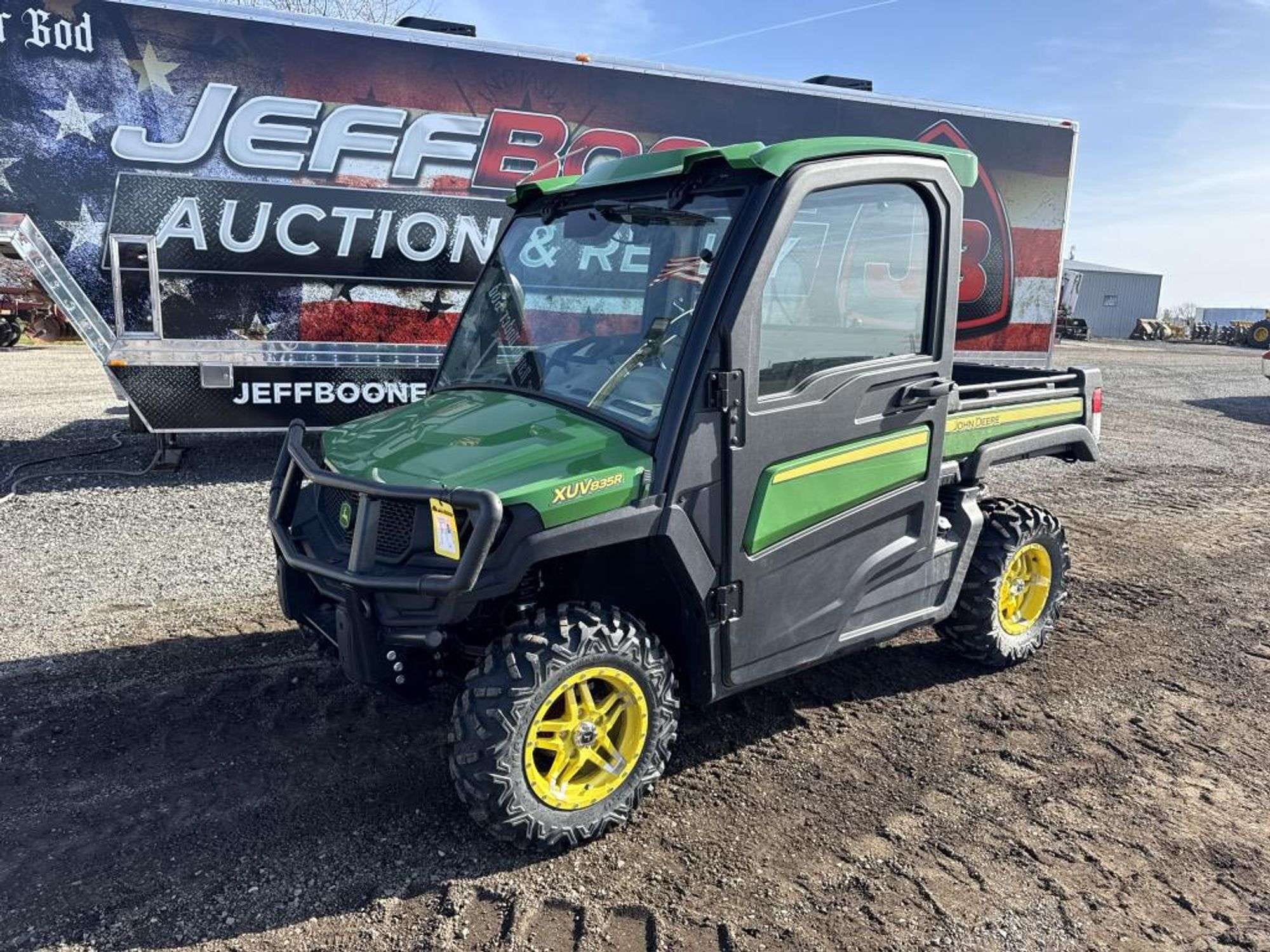 2020 John Deere XUV 835R Equipment Image0