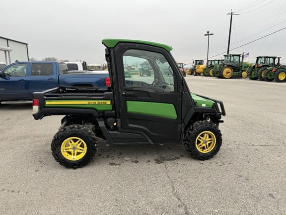 2020 John Deere XUV 835R Equipment Image0